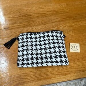 NWT Black and White Houndstooth Clutch